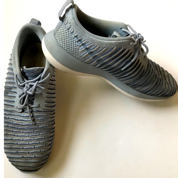 Nike Women’s Gray Roshe Two Fly Knit Running Training Sneakers Size 8 - Picture 1 of 9